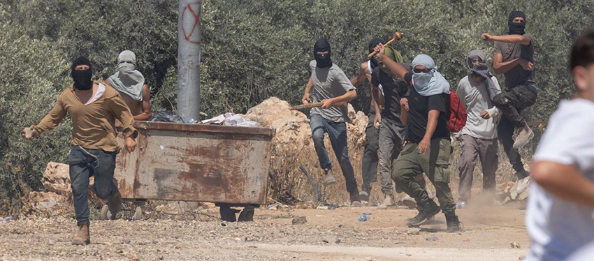 Israeli settlers attack the village of Turmus Aya. June 2025. Photographer: Oren Ziv